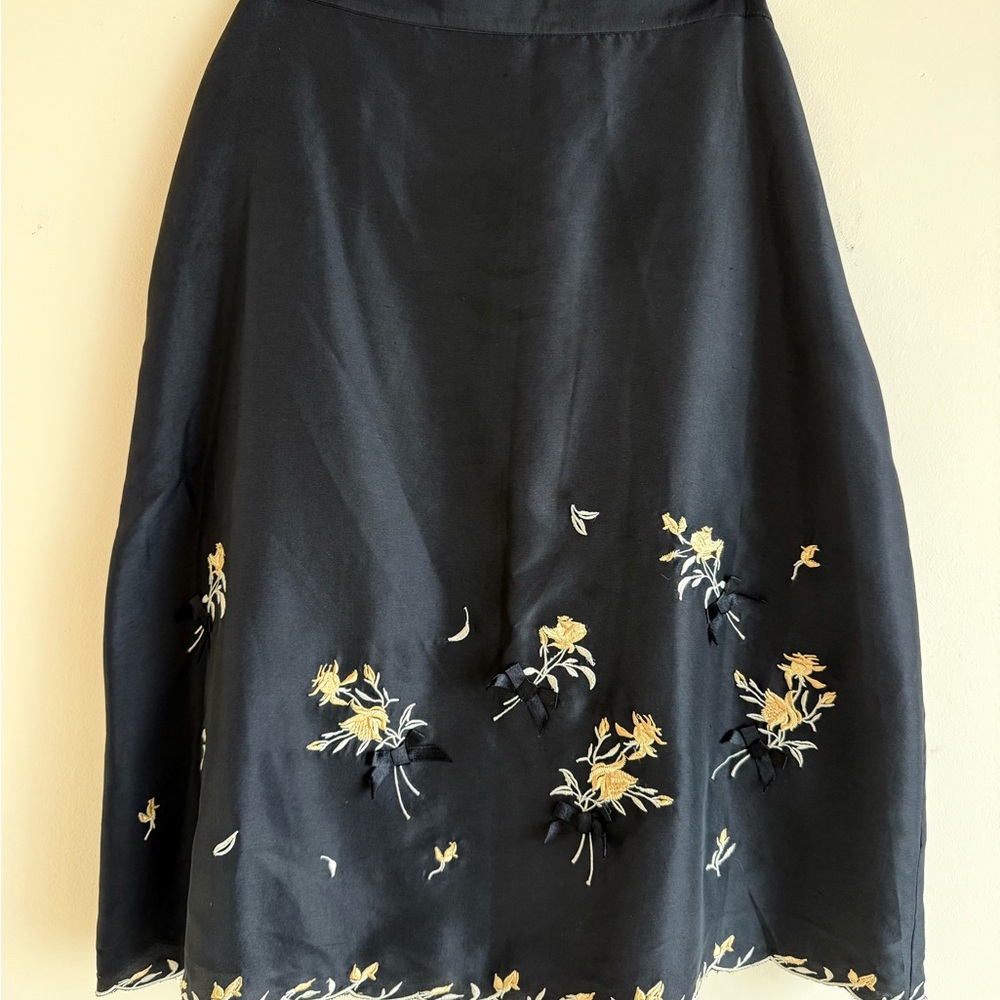 Vintage Silk Skirt with bows, embroidered roses, and scalloped hem. Size 12